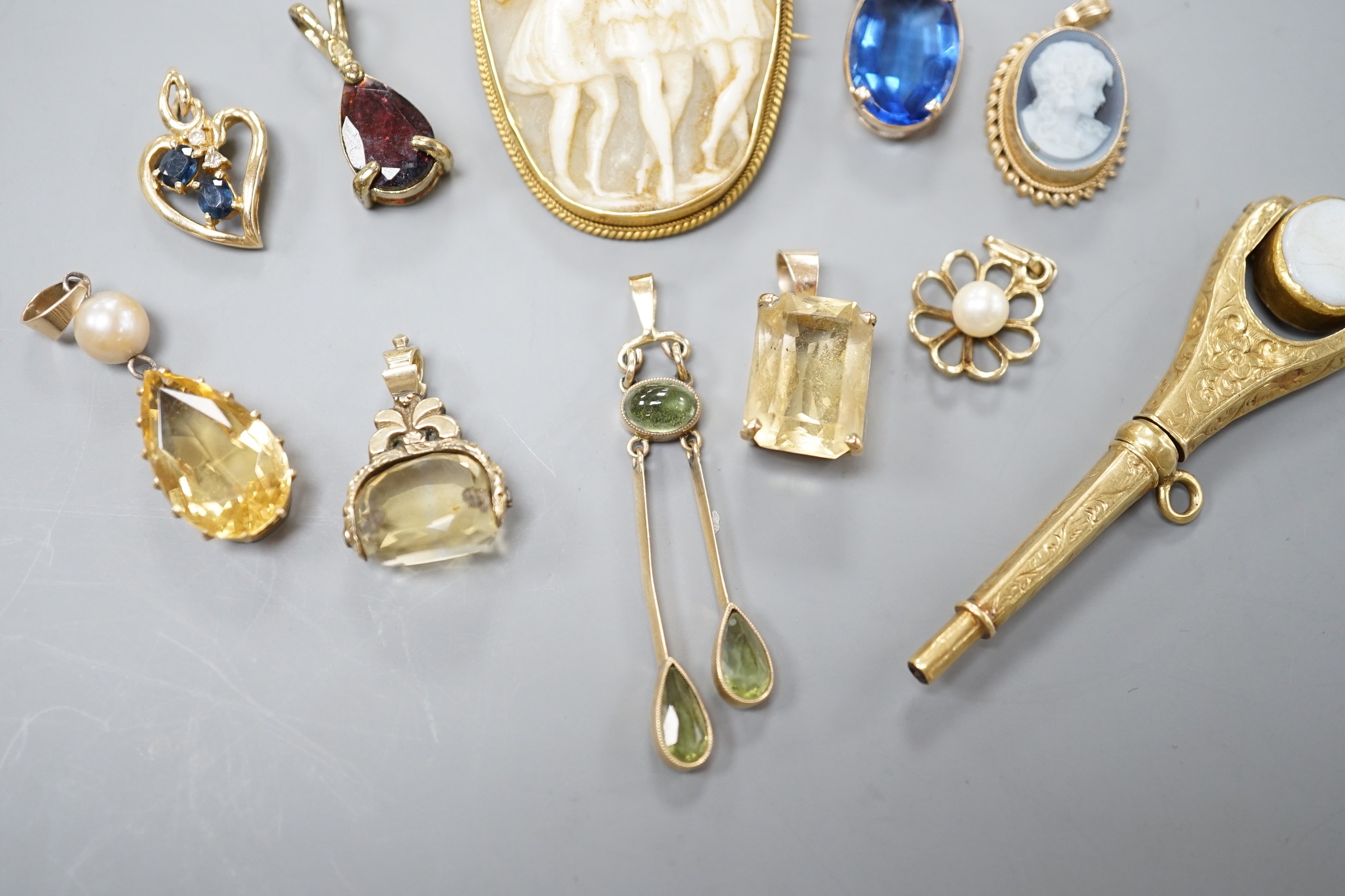 Mixed jewellery including a 9ct mounted oval cameo shell brooch, 42mm, seven assorted yellow metal and gem set pendants, a citrine set fob seal, etc.